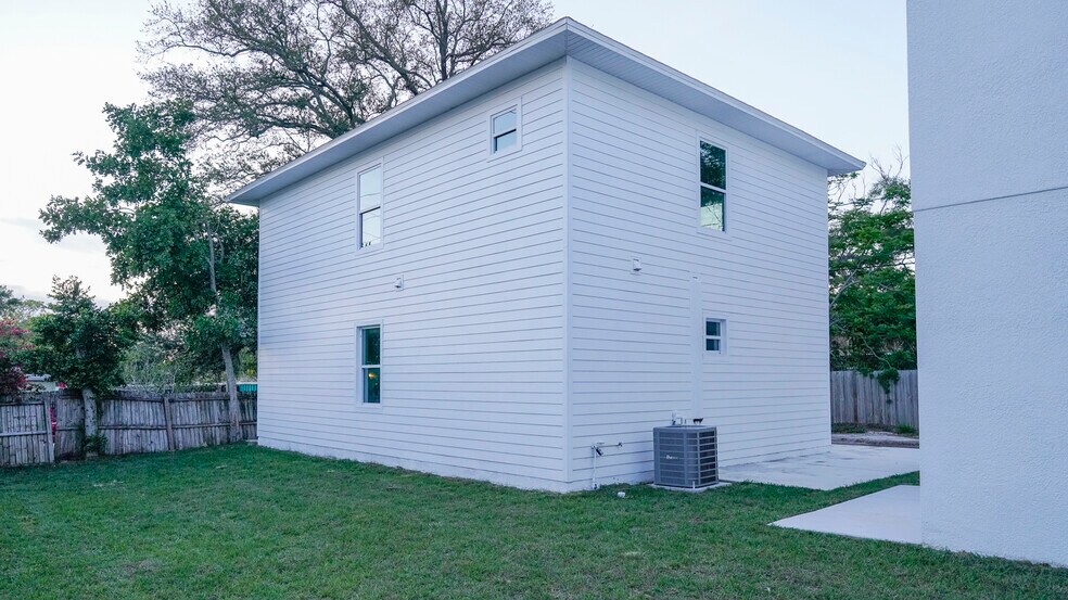 More Photos Of 4710 21st St N, Saint Petersburg Specialty For Sale