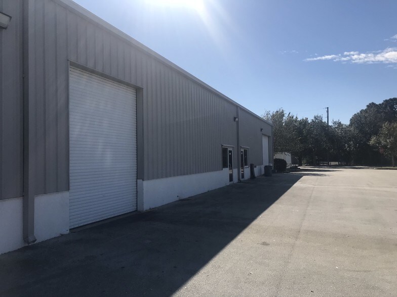 More Photos Of 482 NW Concourse Pl, Port Saint Lucie Distribution For Lease