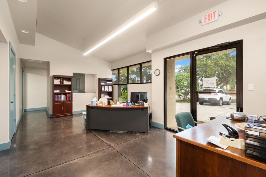 More Photos Of 2239 15th St, Sarasota Warehouse For Sale