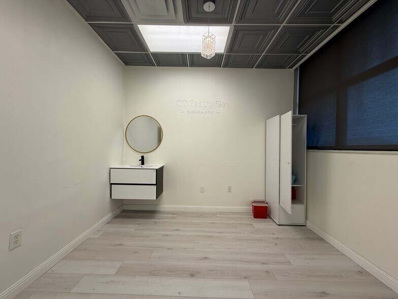 More Photos Of 9889 Bellaire Blvd, Houston General Retail For Sale