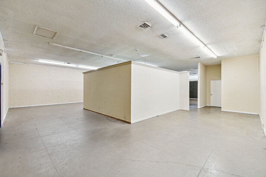 More Photos Of 1956 Kingsley Ave, Orange Park General Retail For Lease