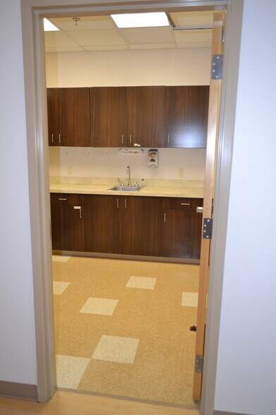 More Photos Of 17966 N Tamiami Trl, North Fort Myers Storefront Retail Office For Lease