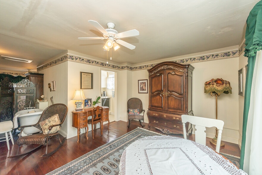 More Photos Of 481 Main St, Weaverville Hotel For Sale