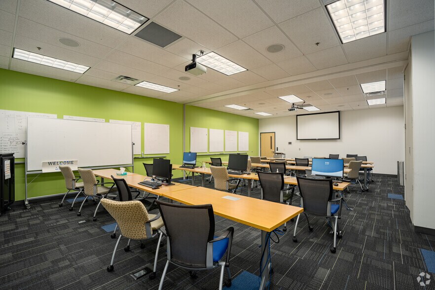 More Photos Of 2700 S Saginaw Rd, Midland Manufacturing For Sale