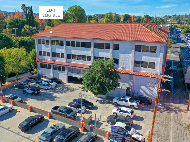 More Photos Of 5530 Corbin Ave, Tarzana Office For Lease