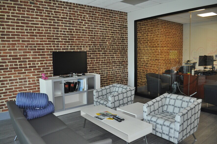 More Photos Of 25 Union Pl, Summit Office For Lease