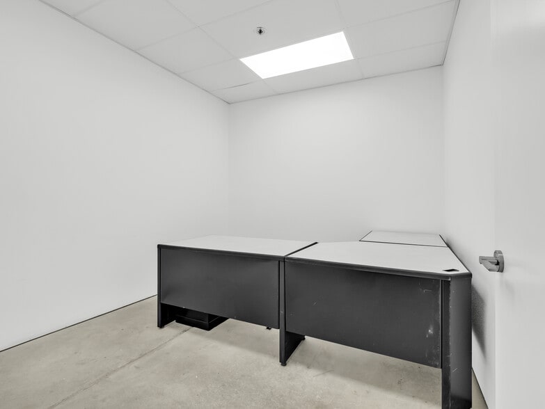 More Photos Of 5645 E Clinton Ave, Fresno Manufacturing For Lease