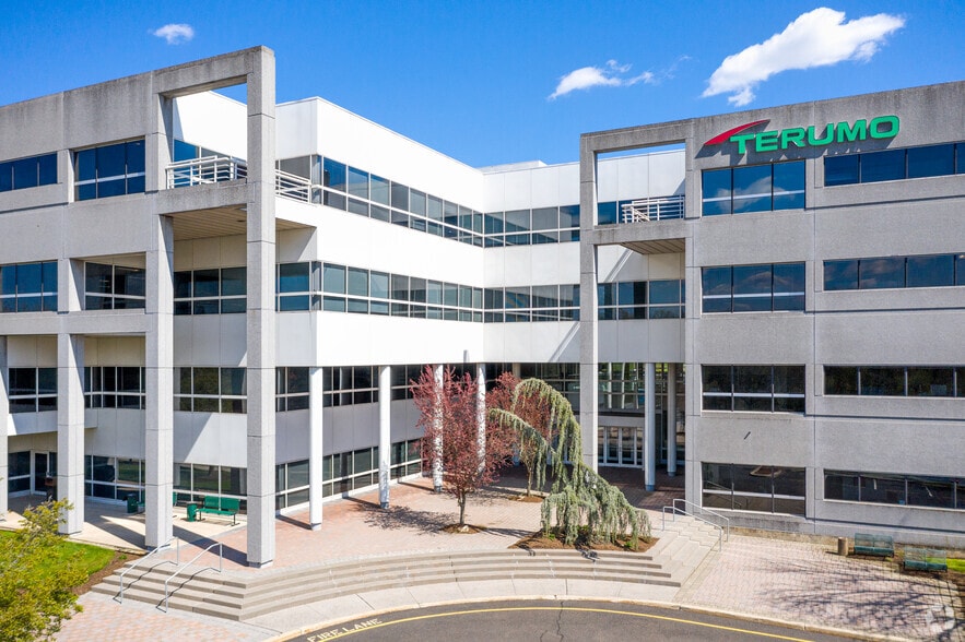 More Photos Of 265 Davidson Ave, Somerset Office For Lease