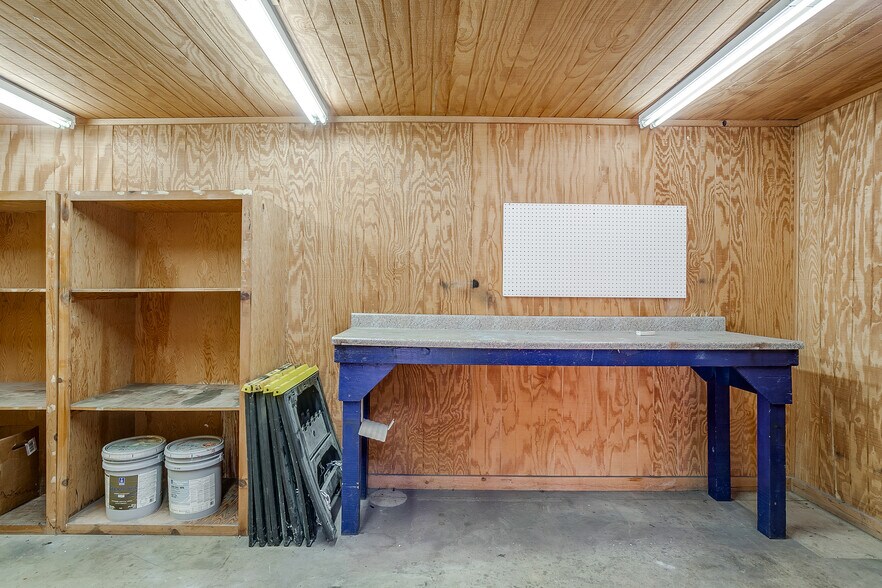 More Photos Of 1841 W Division St, Arlington Warehouse For Sale