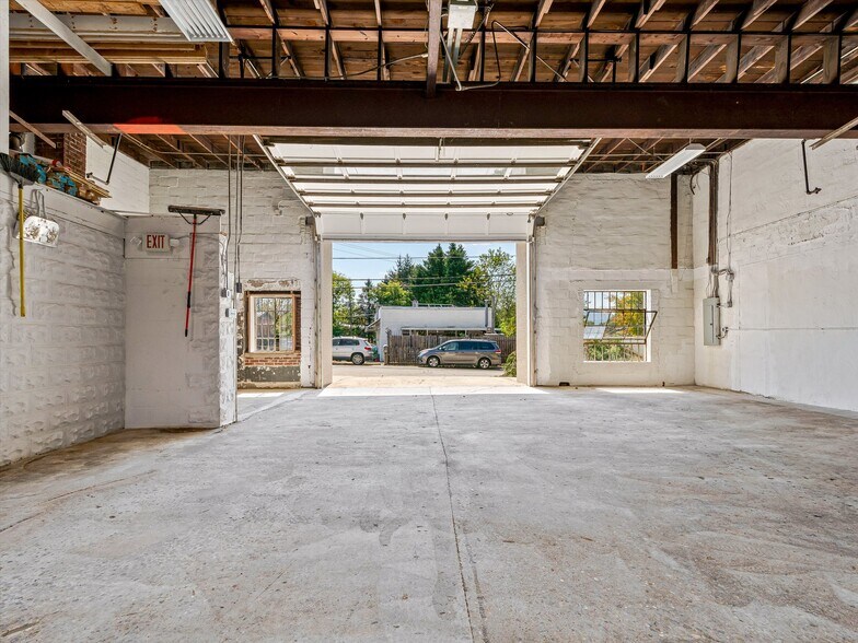 More Photos Of 13 Central Ave, Weaverville Freestanding For Lease