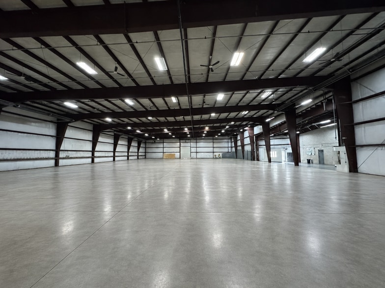 More Photos Of 1856 Nimitz Dr, De Pere Distribution For Sale