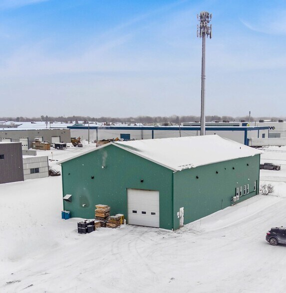 More Photos Of 2200 Rue André-C.-Hamel, Drummondville Industrial For Sale