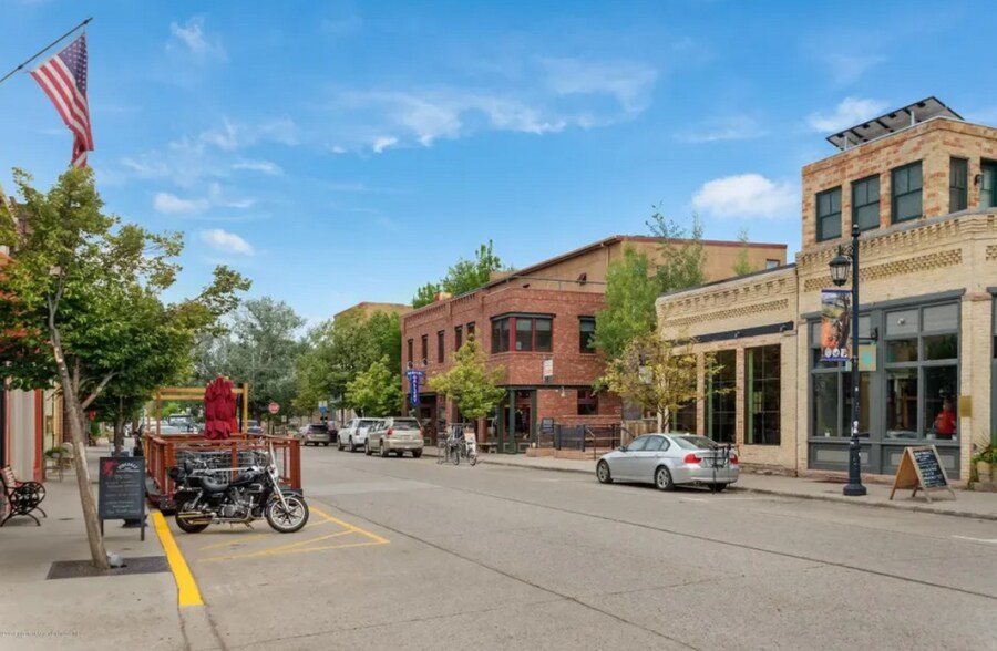 More Photos Of 320 Main St, Carbondale Restaurant For Lease
