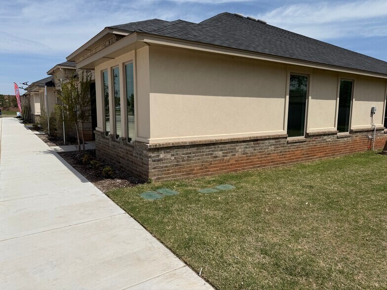 More Photos Of 2272 Camino del Plaza Ln, Edmond Office For Lease