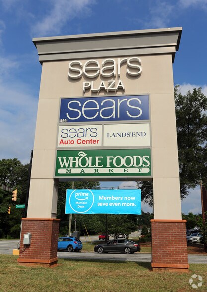 More Photos Of 3200-3202 W Friendly Ave, Greensboro General Retail For Sale