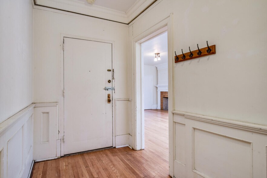 More Photos Of 1121 Van Dyke St, Detroit Apartments For Sale