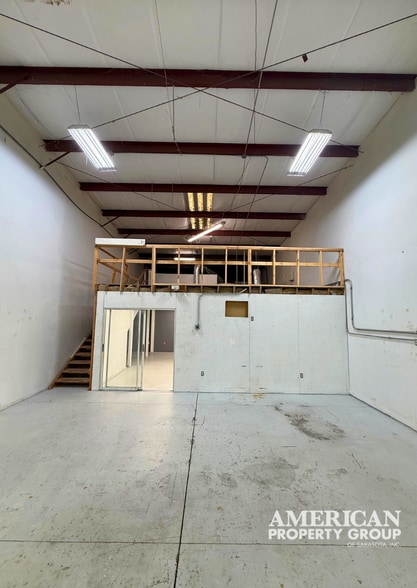More Photos Of 7610-7630 Matoaka Rd, Sarasota Warehouse For Lease