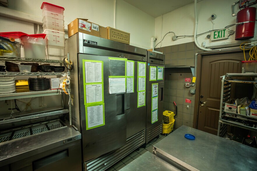 More Photos Of 829 Kapahulu Ave, Honolulu Restaurant For Lease