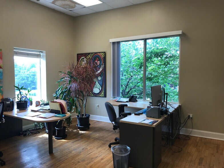 More Photos Of 8001 Conser St, Overland Park Office For Lease