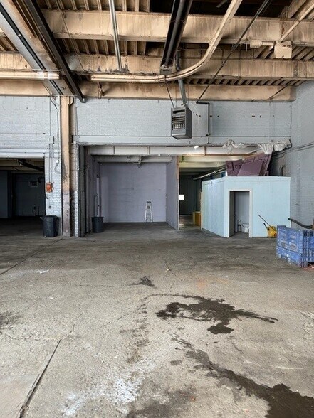 More Photos Of 2125 Jane St, Pittsburgh Warehouse For Lease
