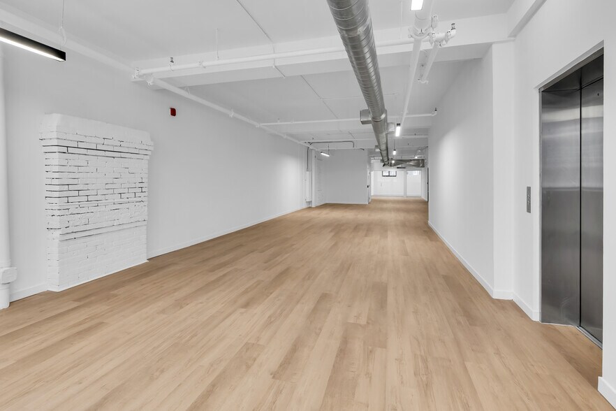 More Photos Of 146 Yonge St, Toronto Storefront Retail Office For Lease