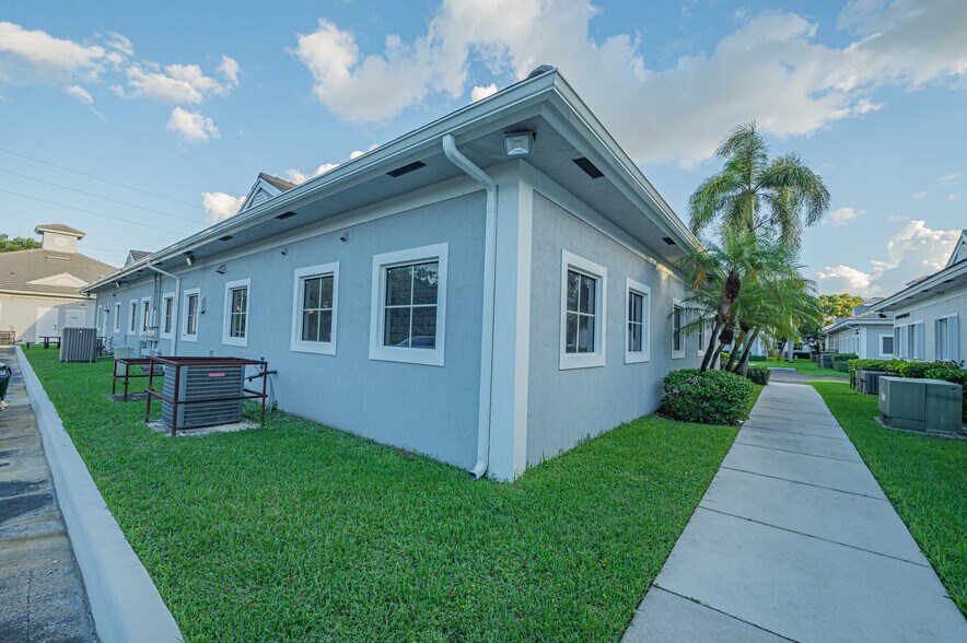 More Photos Of 20810-20818 W Dixie Hwy, Miami Medical For Sale