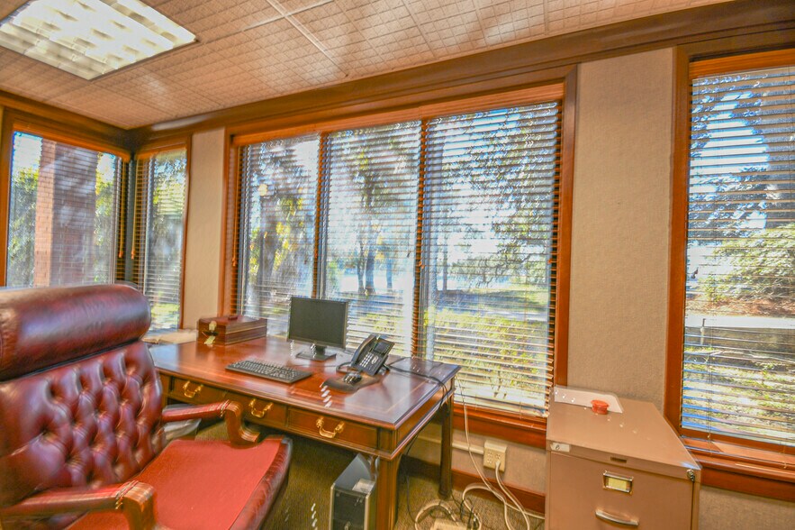 More Photos Of 220 Mckenzie Ave, Panama City Office For Sale