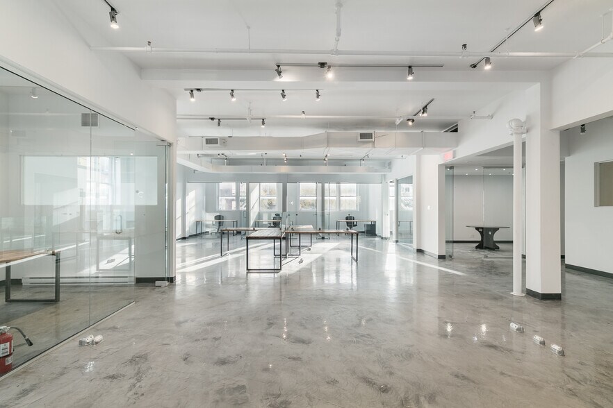 More Photos Of 4215 Rue D'iberville, Montréal Office For Lease