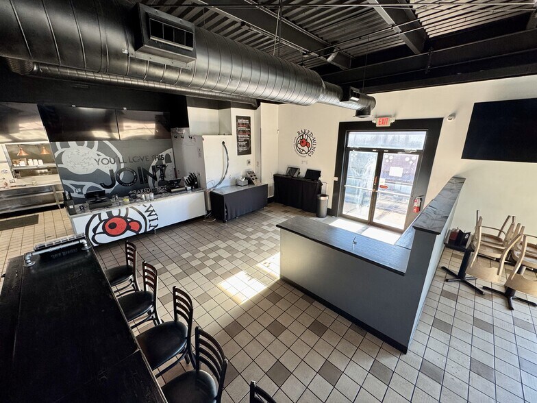 More Photos Of 6390 E Riverside Blvd, Loves Park Restaurant For Lease