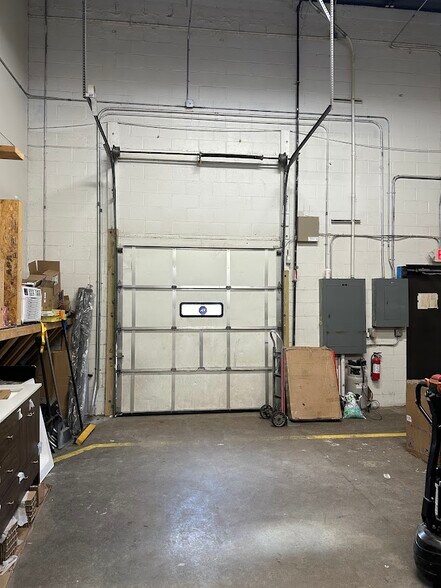 More Photos Of 522 Amherst St, Nashua Showroom For Lease