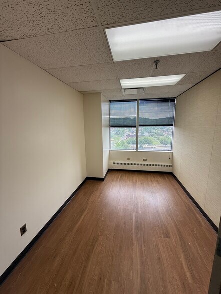 More Photos Of 500 Market St, Steubenville Office For Lease