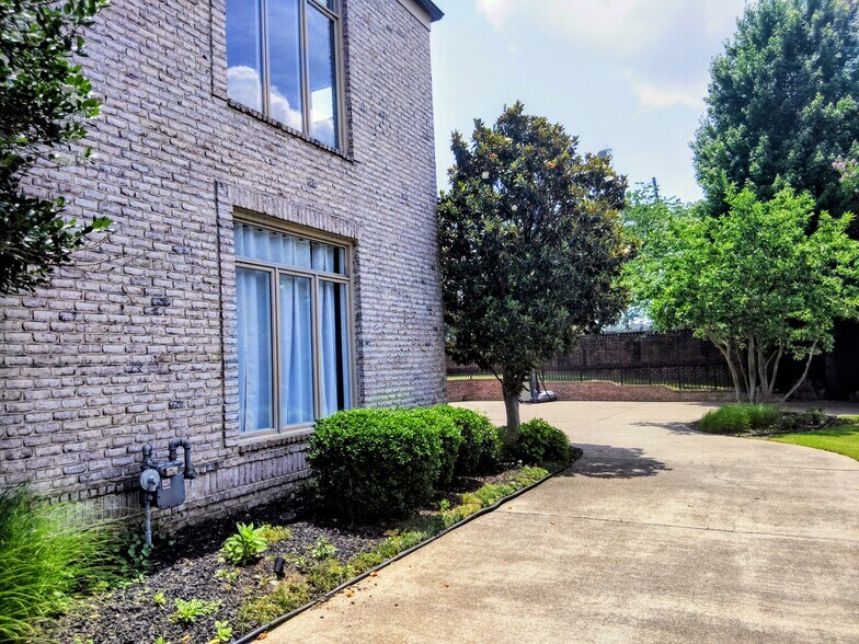 More Photos Of 120 Founders Ln, Memphis Specialty For Sale