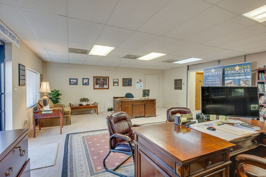 More Photos Of 8220 Stephanie Dr SW, Huntsville Flex For Sale