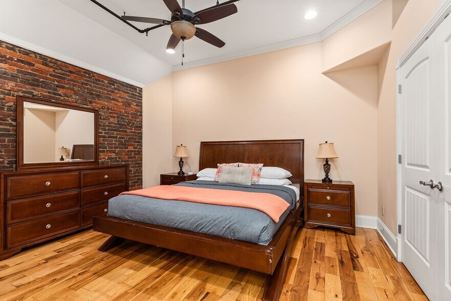 More Photos Of 214 3rd Ave N, Nashville Apartments For Sale
