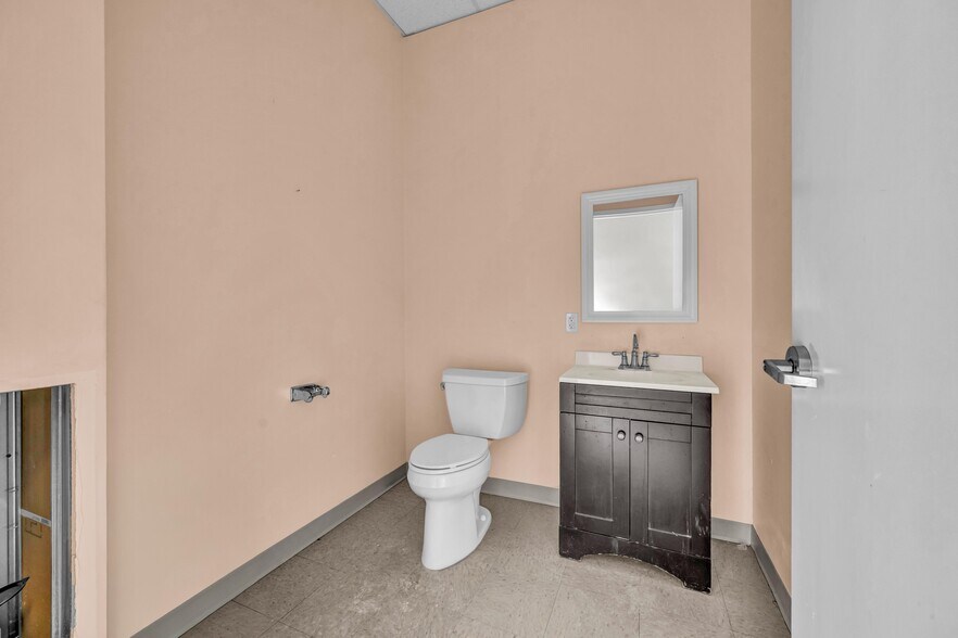 More Photos Of 401 Monroe Tpke, Monroe General Retail For Lease