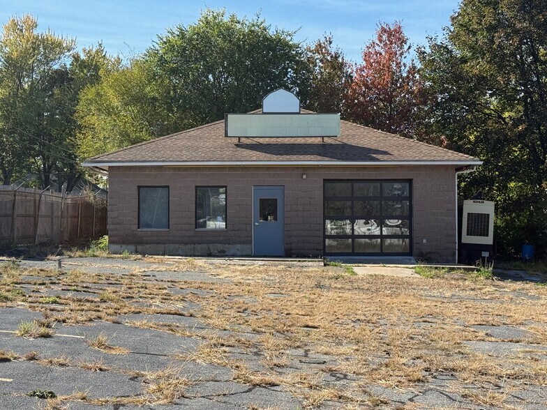 Primary Photo Of 69 Newland St, Malden Garden Center For Lease