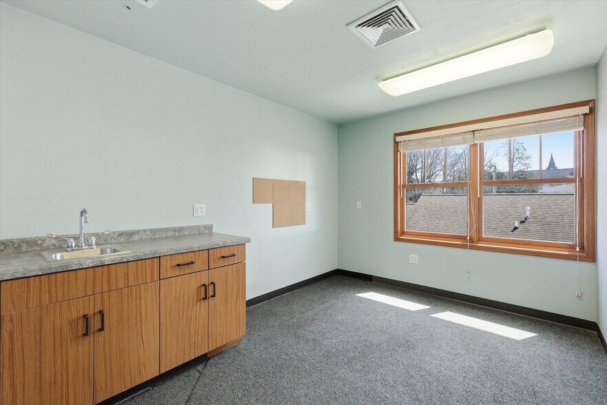 More Photos Of 312 N 5th Ave, Sturgeon Bay Office For Sale