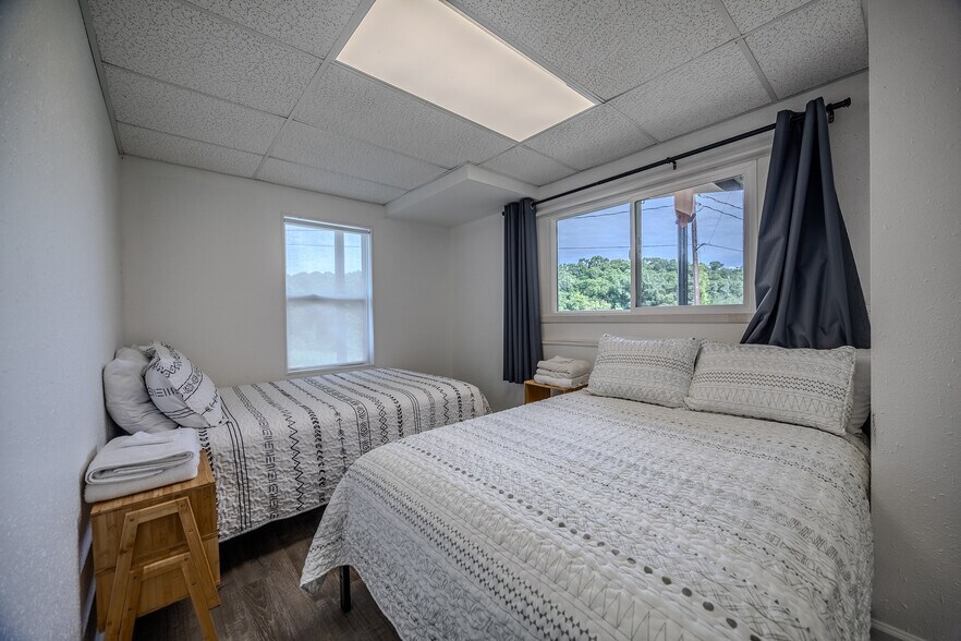 More Photos Of 2399 Twin Rivers Pt, Camdenton Trailer Camper Park For Sale