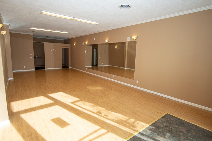 More Photos Of 1566-1574 4th St, San Rafael Storefront Retail Office For Sale
