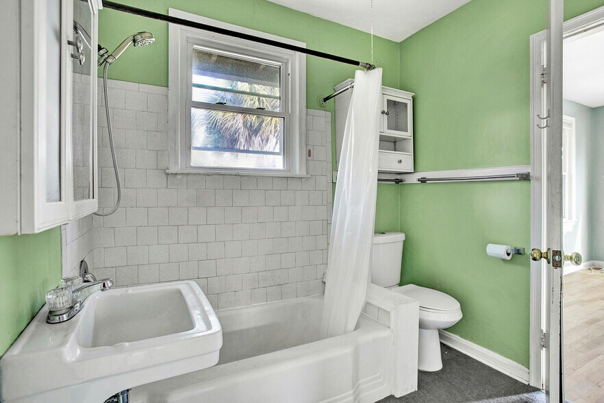 More Photos Of 315 15th Ave N, Jacksonville Beach Apartments For Sale
