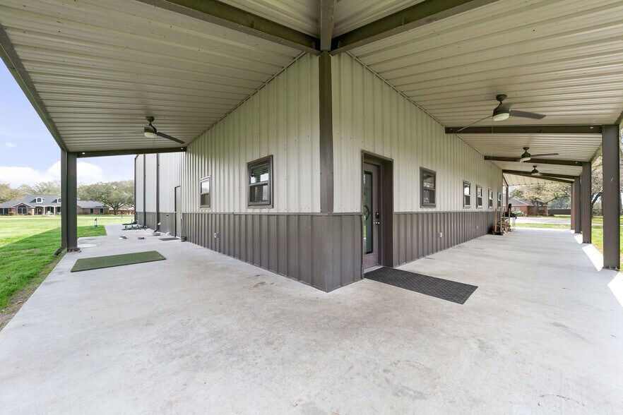 More Photos Of 10711 Hidden Lake Ln, Richmond Distribution For Sale