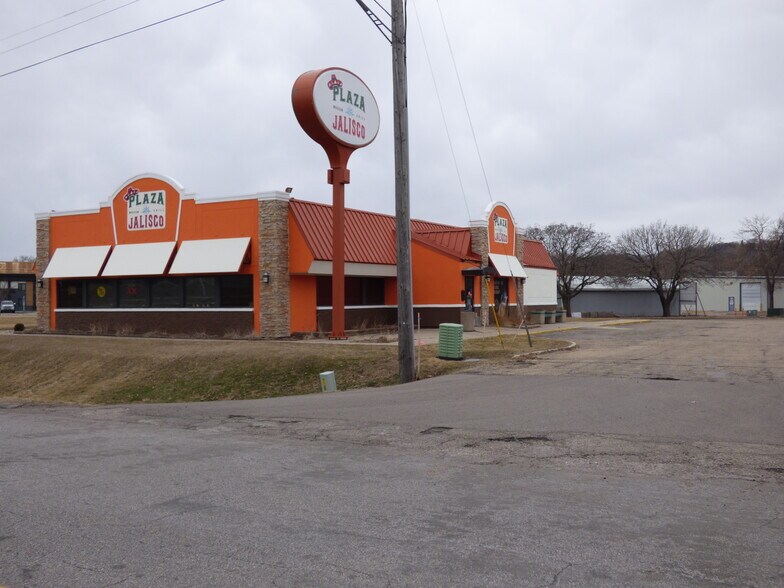 Primary Photo Of 1123 Range St, North Mankato Restaurant For Sale