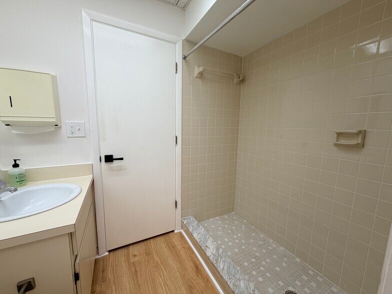 More Photos Of 6725 Cedarridge Dr, Zephyrhills Medical For Lease