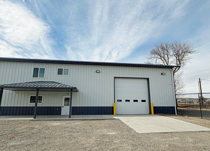 More Photos Of 1415 E Railroad St, Laurel Warehouse For Lease