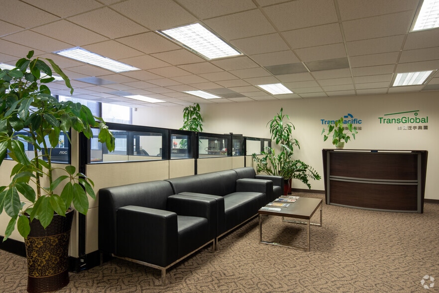 More Photos Of 98 Cuttermill Rd, Great Neck Office For Lease