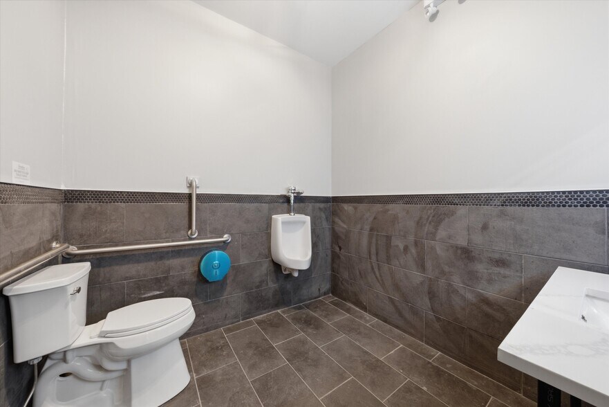 More Photos Of 2548 W 59th St, Chicago Storefront For Sale
