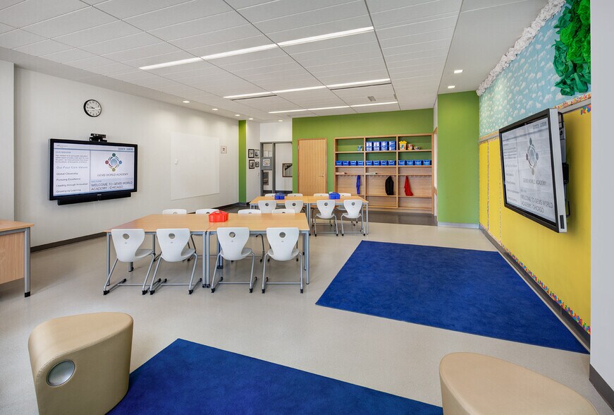 More Photos Of 350 E South Water St, Chicago Schools For Lease