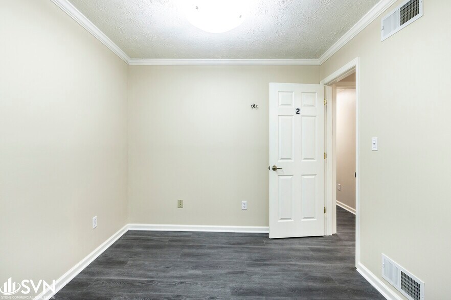 More Photos Of 274 Southland Dr, Lexington Office For Sale
