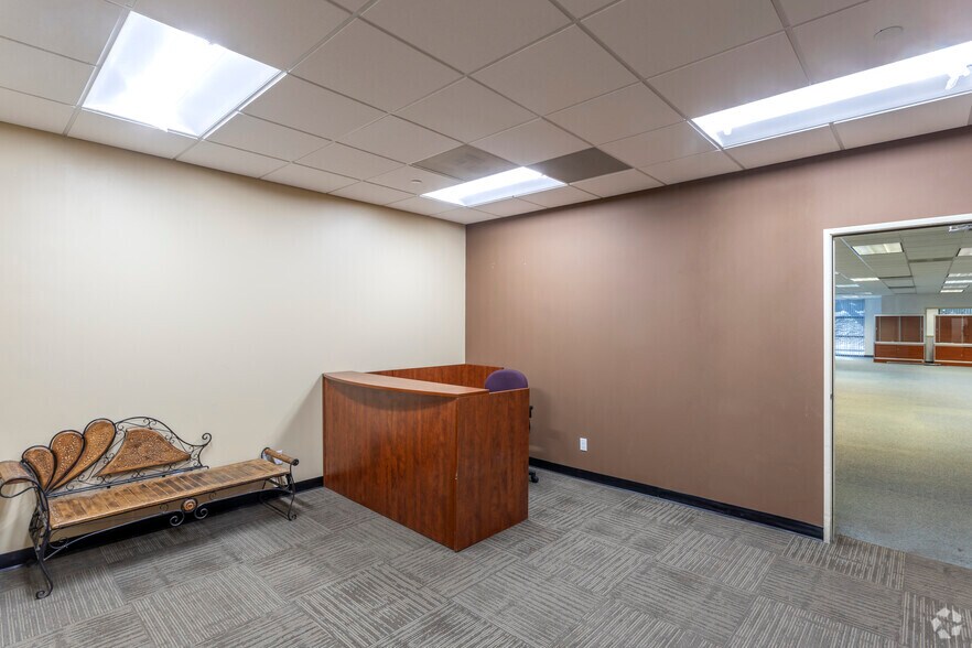 More Photos Of 12220 World Trade Dr, San Diego Flex For Sale