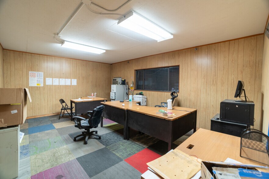 More Photos Of 125-127 Byassee Dr, Hazelwood Warehouse For Lease